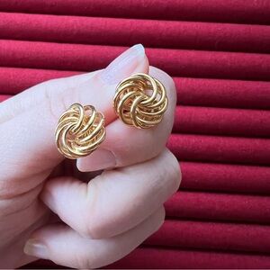 Elegant Gold Knot Earrings